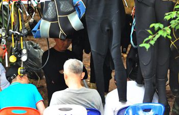 Chinese rescue team preparing to rescue young footballers trapped in cave