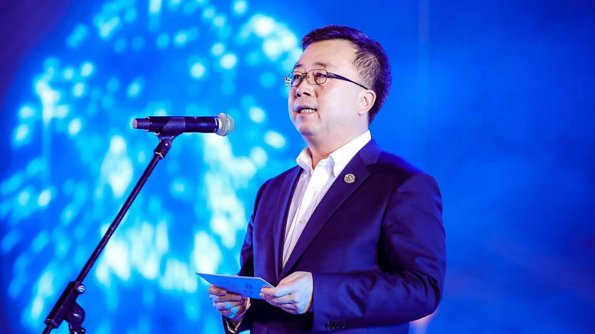 中國(guó)第一汽車(chē)集團(tuán)有限公司副總經(jīng)理王國(guó)強(qiáng)在海南博鰲舉行的2019中國(guó)企業(yè)家博鰲論壇&ldquo;民族品牌之夜&rdquo;活動(dòng)上致辭