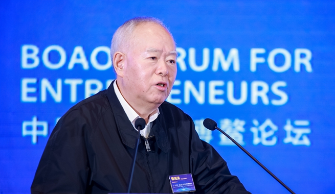 中國(guó)工程院院士，中國(guó)石油化工集團(tuán)有限公司原黨組成員、高級(jí)副總裁曹湘洪演講