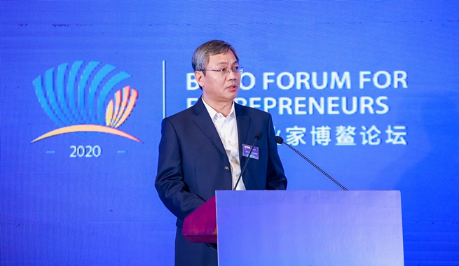 山東能源集團(tuán)黨委副書記、董事岳寶德演講