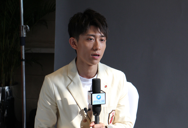 國有棟梁，大愛無疆；爾如嫩草，小愛芬芳。