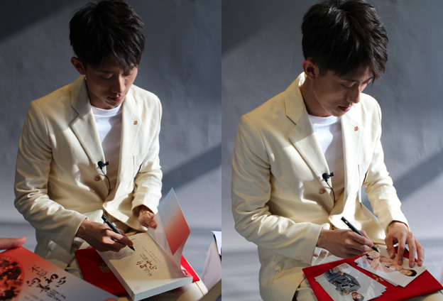 一個人最重要的素質(zhì)其實就是認(rèn)清自己，不管多么的成功，不要忘記自己的初心，這是最重要的。