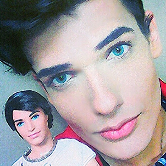 巴西男?；ㄙM(fèi)31萬(wàn)元整容成&ldquo;芭比男友&rdquo;