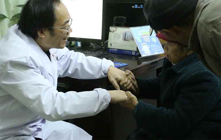 致敬偉大改革｜對話40年，講述身邊的健康故事（第三集）&mdash;&mdash;有了新農(nóng)合，看病不再愁