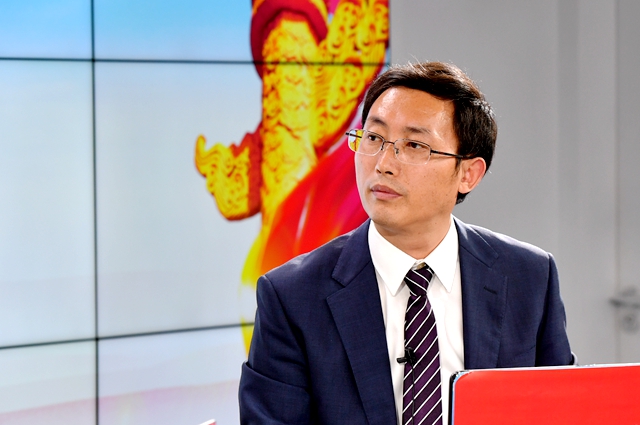 繼往是為了開(kāi)來(lái)，那么開(kāi)什么來(lái)？我們的未來(lái)是什么？我們現(xiàn)在站在什么歷史方位上？往哪里去走？