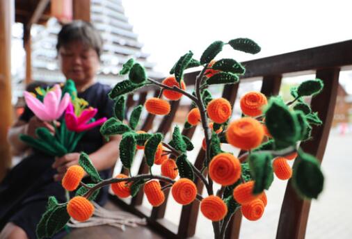 撐起防貧傘，擋住風(fēng)和雨