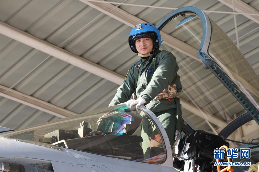 （建軍90周年&middot;英雄&middot;圖文互動）（1）聽，渤海灣有風(fēng)吹過來&mdash;&mdash;追記海軍某艦載航空兵部隊一級飛行員張超