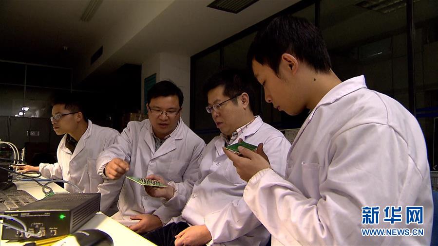 （圖文互動(dòng)）讓五星紅旗飄揚(yáng)在世界&ldquo;超算&rdquo;之巔&mdash;&mdash;記國防科大計(jì)算機(jī)學(xué)院院長廖湘科