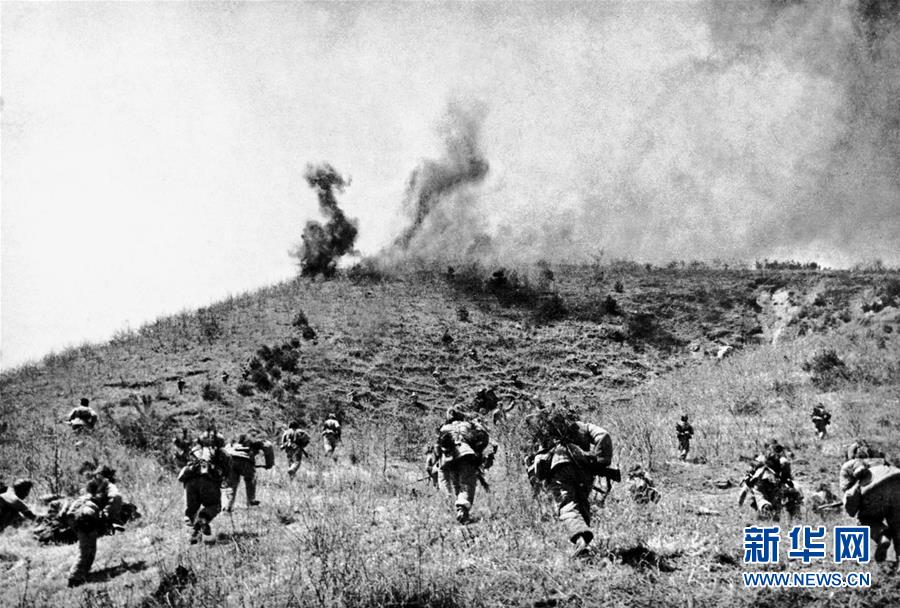 （圖文互動）（1）為了&ldquo;中國號&rdquo;巨輪揚帆遠(yuǎn)航&mdash;&mdash;中國共產(chǎn)黨領(lǐng)導(dǎo)下的人民軍隊忠于祖國、服務(wù)人民啟示錄