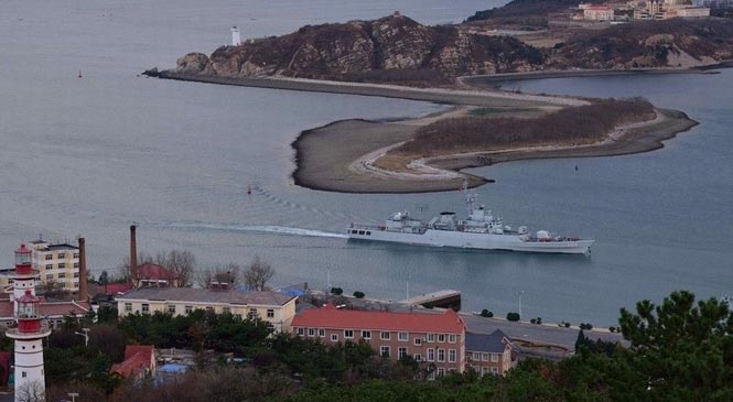 贊！網(wǎng)友俯拍解放軍旅順軍港