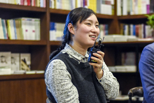 申彬：在清華的學(xué)習(xí)，讓我拓寬了許多思路，我想在山水和其他物象中嘗試去用我們工藝來表現(xiàn)，希望今后能給觀者帶來一些新的感受。