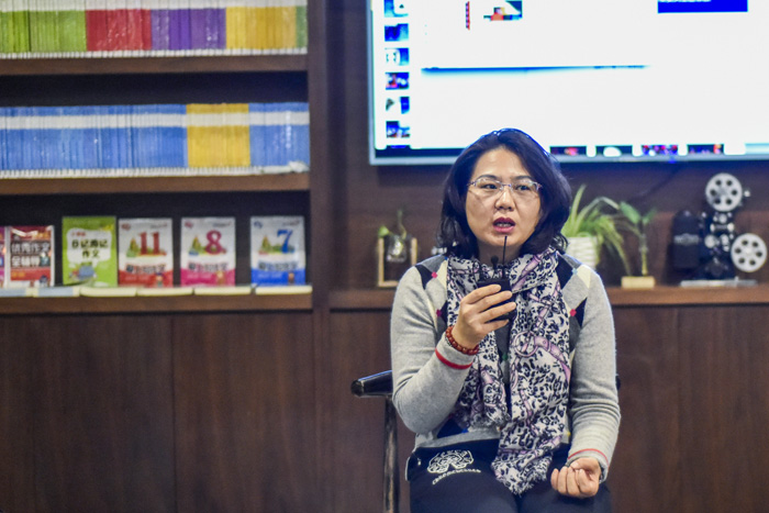 王煥：唐卡現(xiàn)在發(fā)展得很好。一個(gè)是國(guó)家非遺政策的保護(hù)，第二唐卡技藝本身很精良，做唐卡的這些藝人始終保有著工匠精神，做出來(lái)的東西令人稱(chēng)贊，它自然能慢慢傳播開(kāi)來(lái)。