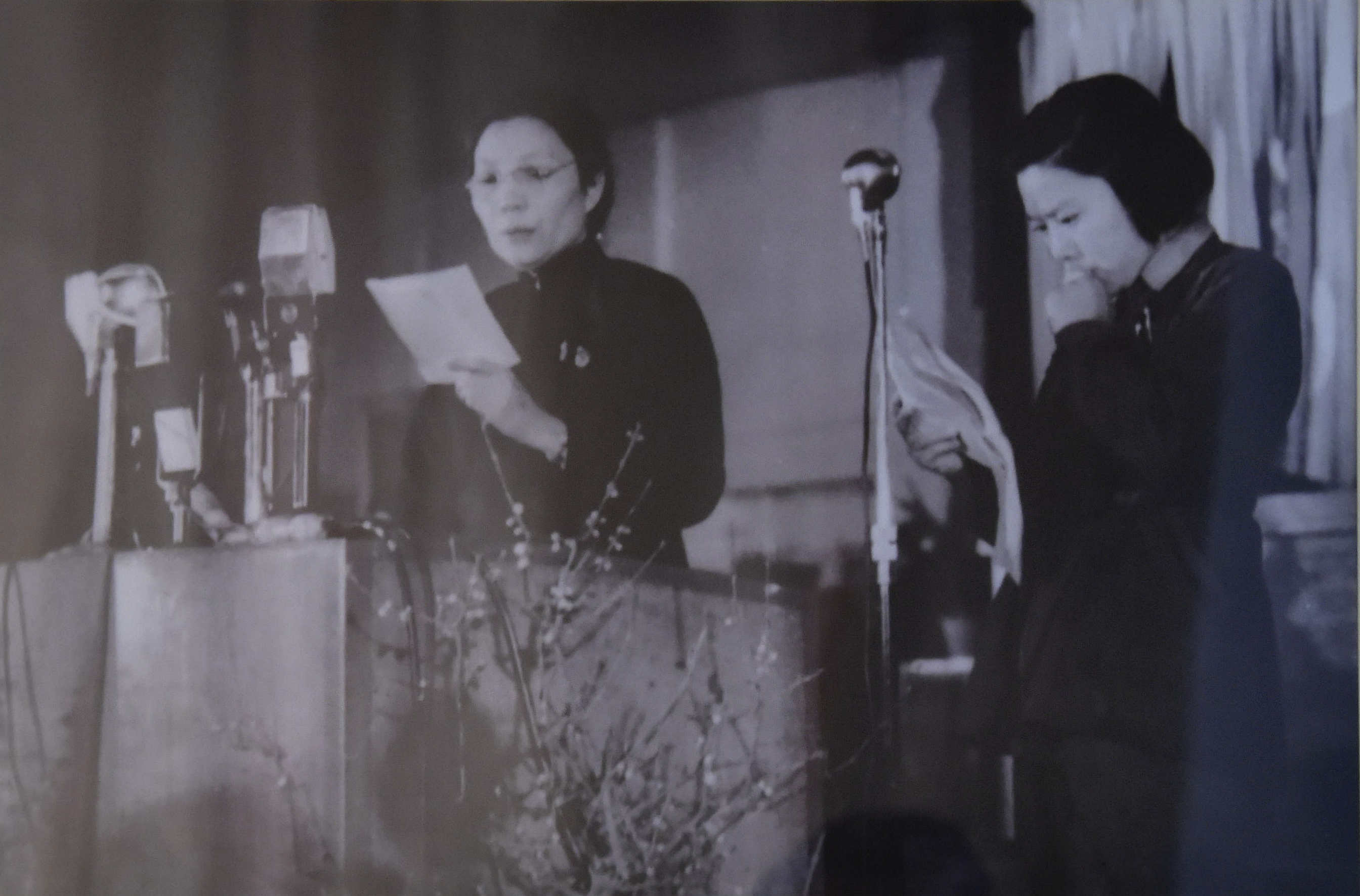 廣播無可借助，只能憑聲音抓住聽眾的注意力。你的聲音讓聽眾永遠忘不了，這是播音員的本事，也是職責(zé)。