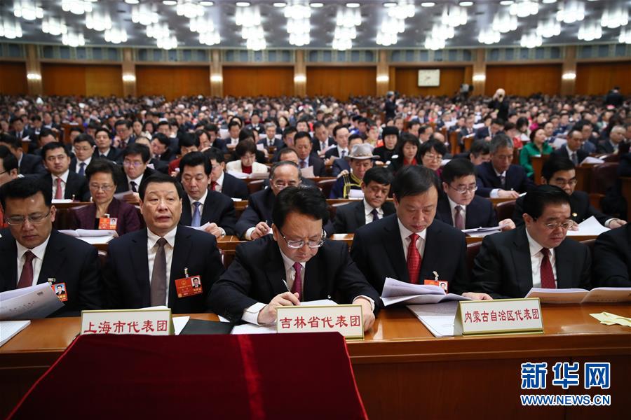（兩會(huì)&middot;人大開(kāi)幕）（6）共聚一堂
