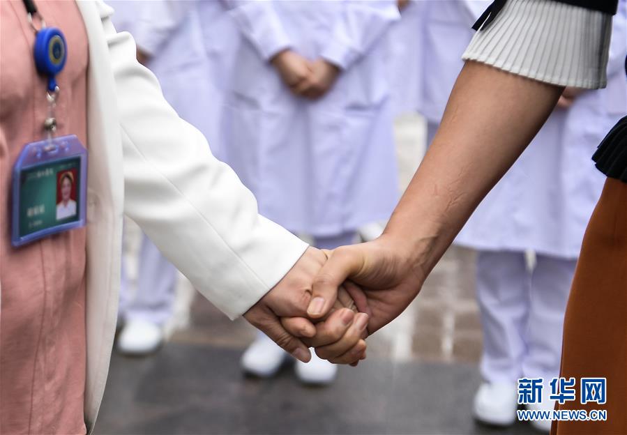 （社會(huì)）（6）抗疫&ldquo;戰(zhàn)友&rdquo;重聚