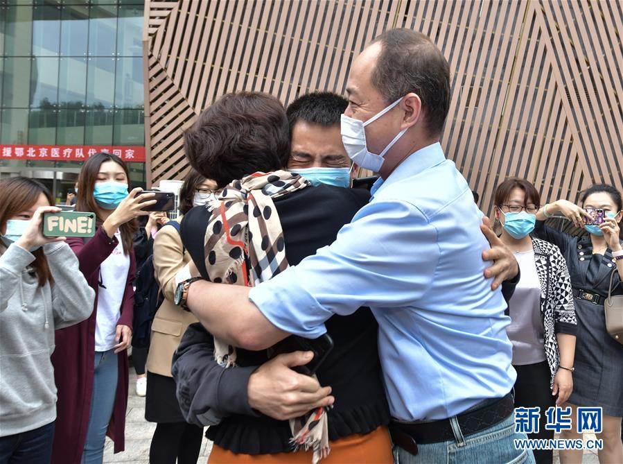 （社會(huì)）（12）抗疫&ldquo;戰(zhàn)友&rdquo;重聚