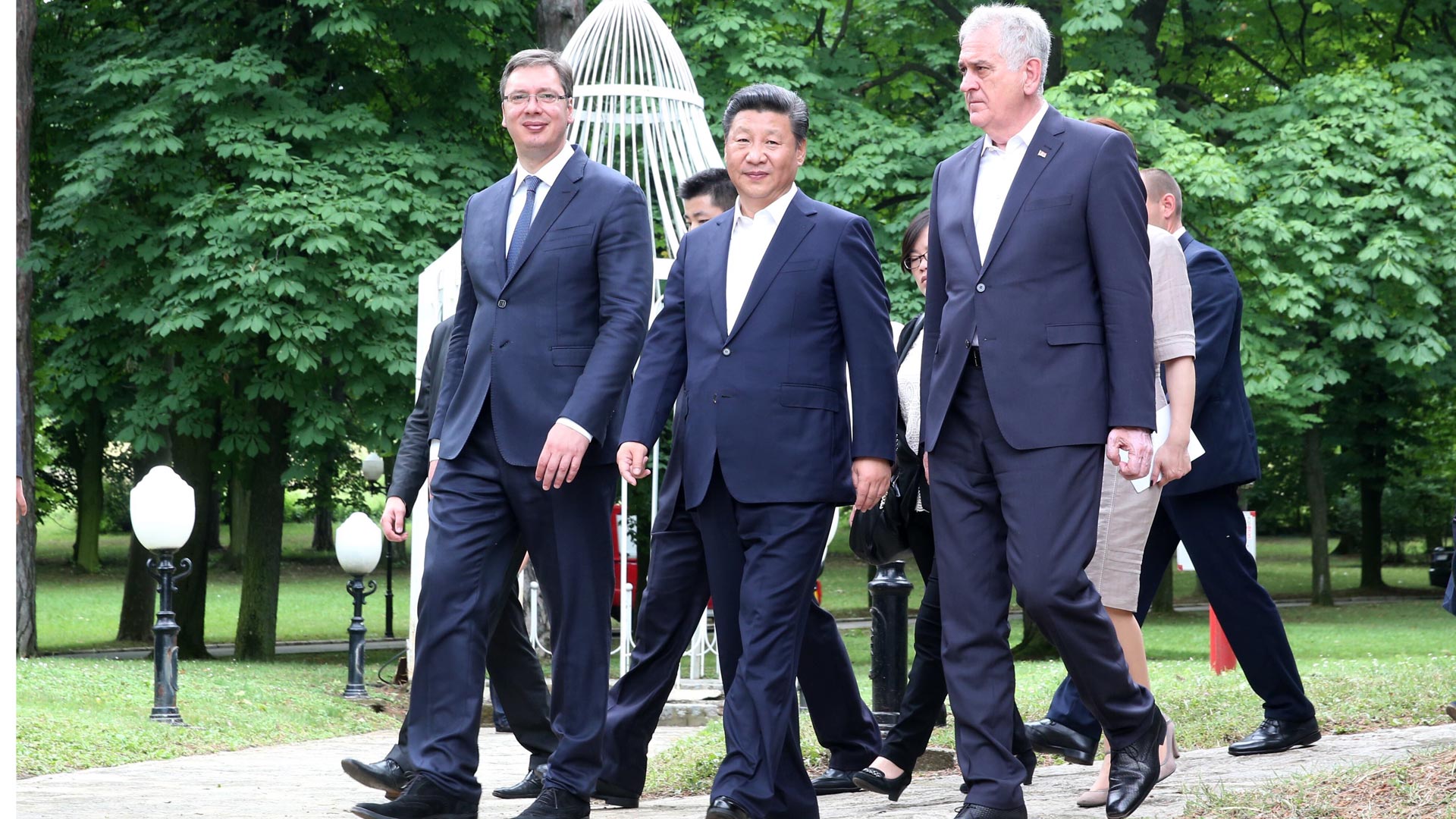 習(xí)近平出席塞爾維亞總統(tǒng)尼科利奇、總理武契奇共同舉行的午宴