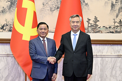 李希同越共中央政治局委員、中央書記處書記、中央檢查委員會(huì)主任陳錦繡舉行會(huì)談