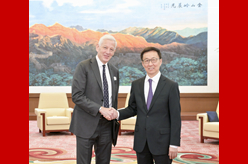 韓正會(huì)見英國力拓集團(tuán)董事長(zhǎng)鮑達(dá)民