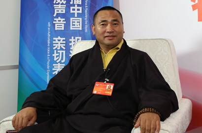 全國政協(xié)委員東寶仲巴&middot;呼圖克圖做客新華網(wǎng)、中國政府網(wǎng)兩會訪談