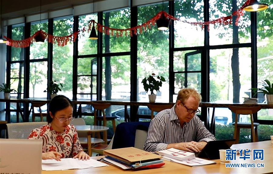 （十九大時(shí)光&middot;圖文互動(dòng)）（1）中國成就，世界矚目&mdash;&mdash;來自基層蹲點(diǎn)現(xiàn)場的報(bào)道