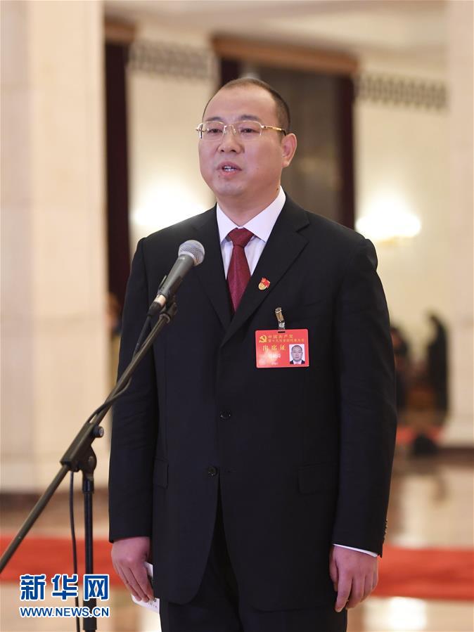 （十九大&middot;黨代表通道）（21）采訪(fǎng)黨代表