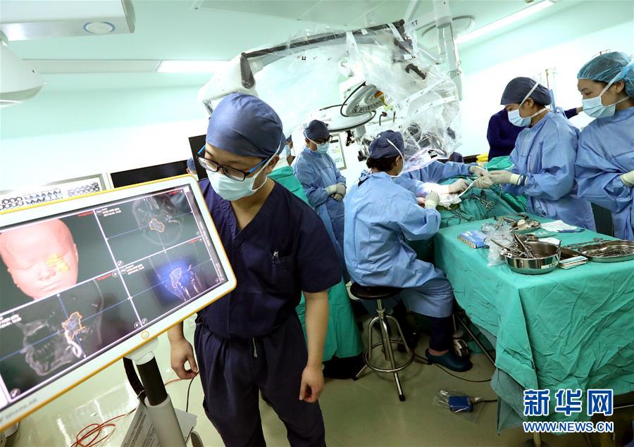 (十九大·讀報告 話民生)(11)實施健康中國戰(zhàn)略