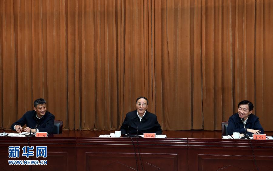 3月27日至28日，中共中央政治局常委、中央紀(jì)委書記王岐山到河南省調(diào)研，并主持召開座談會(huì)。這是3月28日王岐山在河南林州主持召開座談會(huì)。 新華社記者 饒愛民 攝