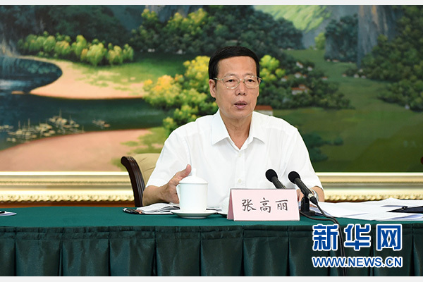 9月16日至18日，中共中央政治局常委、國(guó)務(wù)院副總理張高麗在廣西調(diào)研。這是9月17日，張高麗在南寧主持召開&ldquo;十三五&rdquo;規(guī)劃編制工作座談會(huì)。 新華社記者張鐸攝 