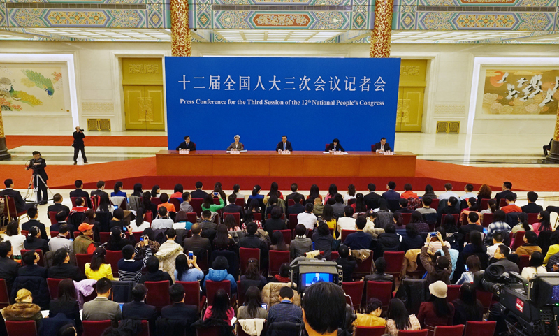 3月15日，國務(wù)院總理李克強(qiáng)在北京人民大會(huì)堂與中外記者見面，并回答記者提問。新華社記者 李賀 攝