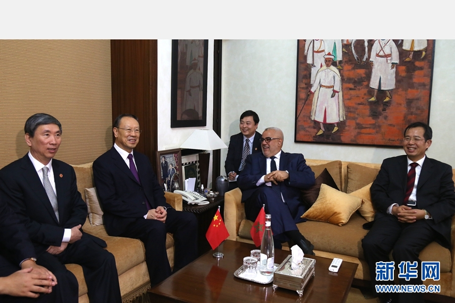 9月19日，在摩洛哥首都拉巴特，中共中央書記處書記、全國(guó)政協(xié)副主席杜青林（左二）會(huì)見摩洛哥政府首腦本&middot;基蘭（右二）。應(yīng)摩洛哥參議院邀請(qǐng)，中共中央書記處書記、全國(guó)政協(xié)副主席杜青林于18日至20日率中共代表團(tuán)訪摩，分別會(huì)見政府首腦本&middot;基蘭、參議長(zhǎng)本希馬、真實(shí)性與現(xiàn)代黨總書記奧馬里等。新華社記者劉鍇攝