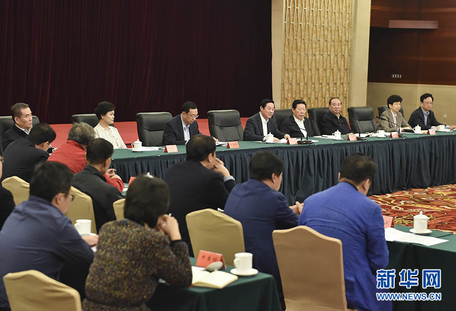 10月10日，在習(xí)近平總書(shū)記主持召開(kāi)文藝工作座談會(huì)并發(fā)表重要講話兩周年之際，中宣部在北京召開(kāi)繁榮文藝創(chuàng)作經(jīng)驗(yàn)交流會(huì)。中共中央政治局委員、中央書(shū)記處書(shū)記、中宣部部長(zhǎng)劉奇葆出席會(huì)議并講話。新華社記者高潔攝