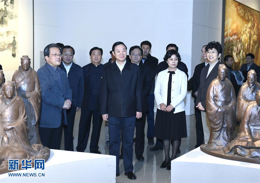 12月6日，中共中央政治局委員、中央書記處書記、中宣部部長劉奇葆在北京參觀中華文明歷史題材美術(shù)創(chuàng)作工程入選作品展覽。 新華社記者張領(lǐng)攝