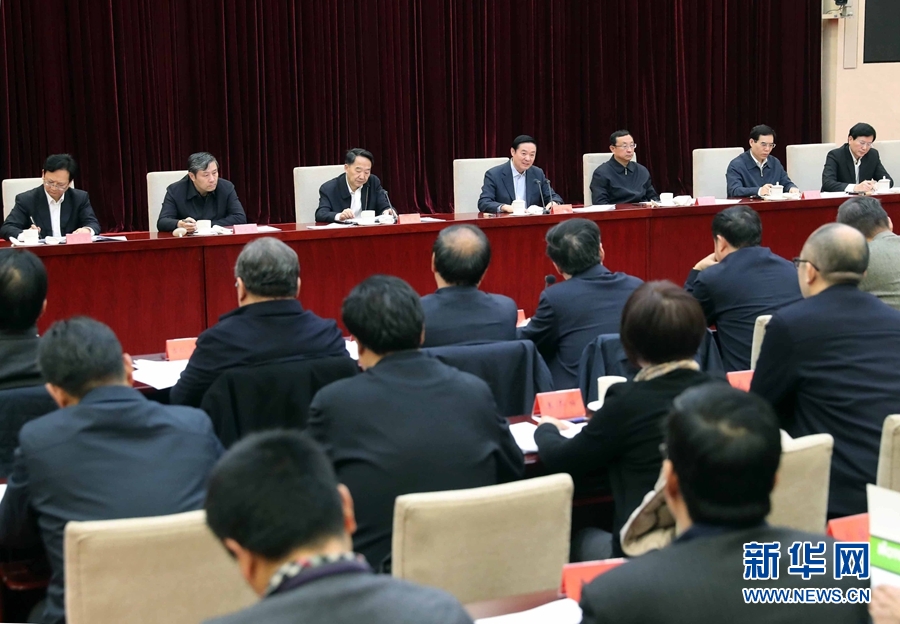 12月10日，中宣部在北京召開學(xué)習(xí)貫徹習(xí)近平總書記在中國文聯(lián)十大、中國作協(xié)九大開幕式上和會見中國記協(xié)第九屆理事會代表時重要講話精神座談會。中共中央政治局委員、中央書記處書記、中宣部部長劉奇葆出席會議并講話。新華社記者 劉衛(wèi)兵 攝 