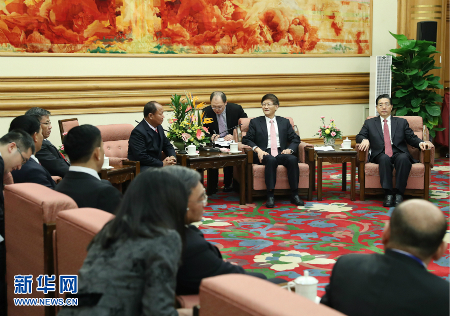 12月27日，中共中央政治局委員、中央政法委書記孟建柱在北京集體會見出席湄公河流域執(zhí)法安全合作機制成立五周年部長級會議的各國代表團(tuán)團(tuán)長。新華社記者 王曄 攝 