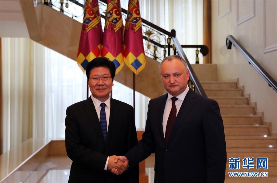 （XHDW）（1）摩爾多瓦總統(tǒng)多東、總理菲利普會見張春賢