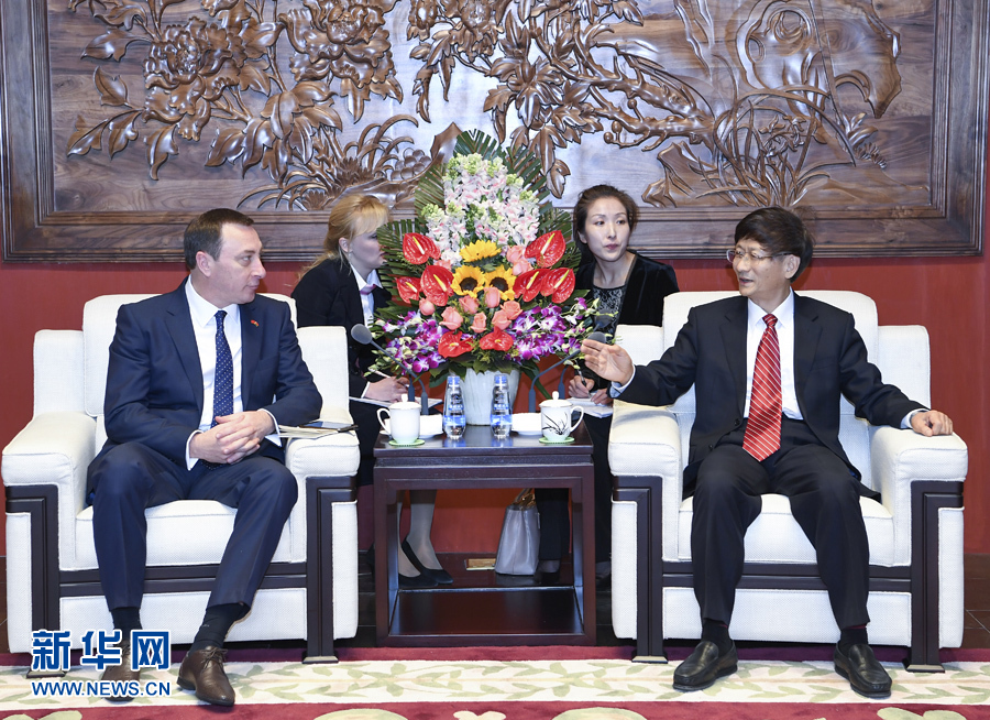 4月10日，中共中央政治局委員、中央政法委書記、中白政府間合作委員會中方主席孟建柱在北京會見白俄羅斯總統(tǒng)辦公廳副主任、中白政府間合作委員會白方主席斯諾普科夫。新華社記者 張領(lǐng) 攝