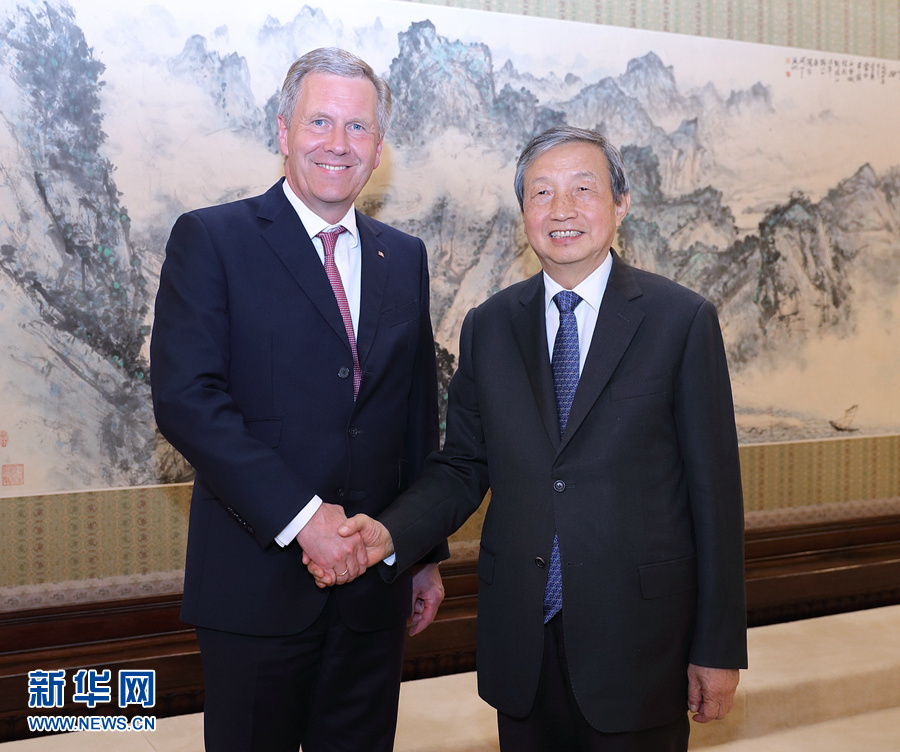 6月13日，國務(wù)院副總理馬凱在北京中南海紫光閣會見德國前總統(tǒng)、全球中小企業(yè)聯(lián)盟全球主席武爾夫。 新華社記者 王曄 攝 