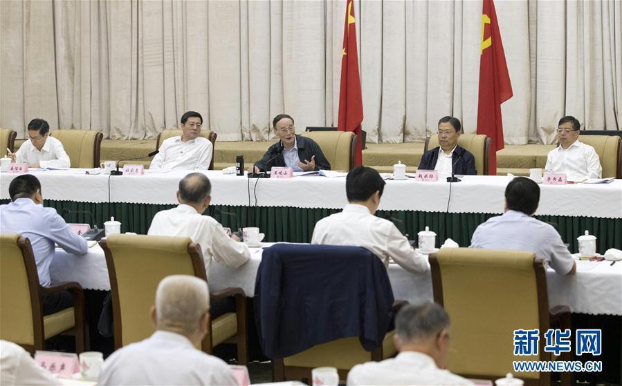 9月3日至5日，中共中央政治局常委、中央紀(jì)委書記、中央巡視工作領(lǐng)導(dǎo)小組組長王岐山在湖南省調(diào)研并主持召開巡察工作座談會。這是9月4日，王岐山在長沙主持召開巡察工作座談會。新華社記者 王曄 攝
