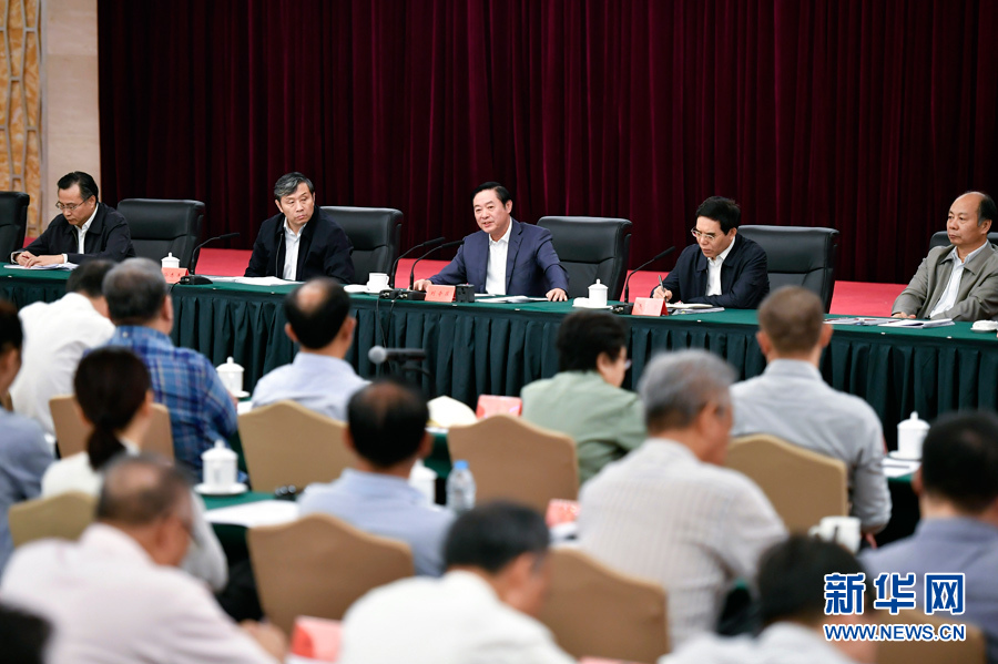 9月7日，中共中央政治局委員、中央書記處書記、中宣部部長(zhǎng)劉奇葆在北京出席全國(guó)電視劇工作座談會(huì)并講話。 新華社記者 燕雁 攝

