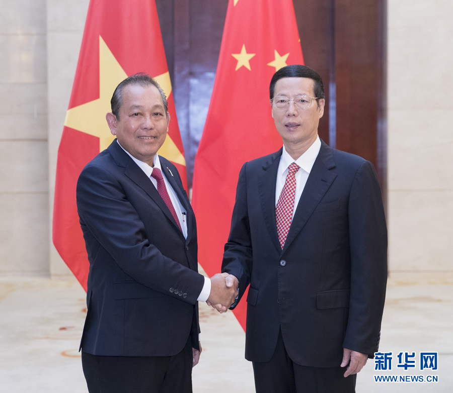  9月11日，中共中央政治局常委、國務(wù)院副總理張高麗在廣西南寧會見前來出席第十四屆中國－東盟博覽會和中國－東盟商務(wù)與投資峰會的越南常務(wù)副總理張和平。新華社記者王曄攝