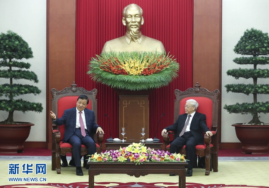應(yīng)越南共產(chǎn)黨邀請(qǐng)，中共中央政治局常委、中央書記處書記劉云山9月18日至19日對(duì)越南進(jìn)行正式訪問。這是9月18日，劉云山在河內(nèi)會(huì)見越共中央總書記阮富仲。 新華社記者 龐興雷 攝