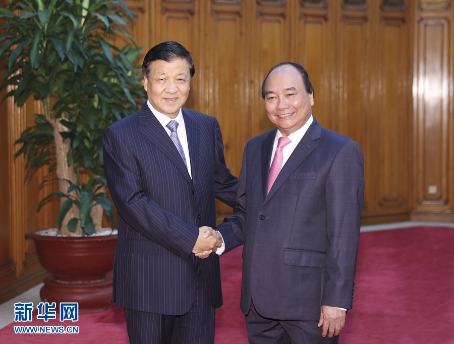 應(yīng)越南共產(chǎn)黨邀請(qǐng)，中共中央政治局常委、中央書記處書記劉云山9月18日至19日對(duì)越南進(jìn)行正式訪問。這是9月19日，劉云山在河內(nèi)會(huì)見越南總理阮春福。 新華社記者 丁林 攝