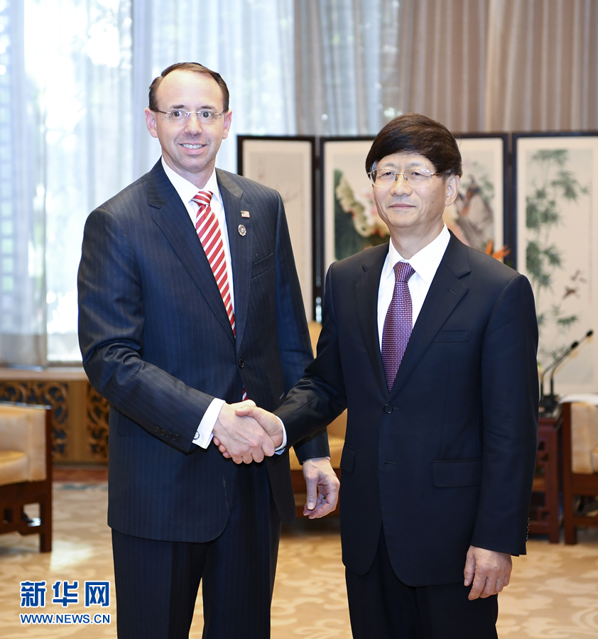 9月26日，中共中央政治局委員、中央政法委書記孟建柱在北京會見來華出席國際刑警組織第86屆全體大會的美國司法部常務(wù)副部長羅森斯坦。新華社記者 張領(lǐng) 攝