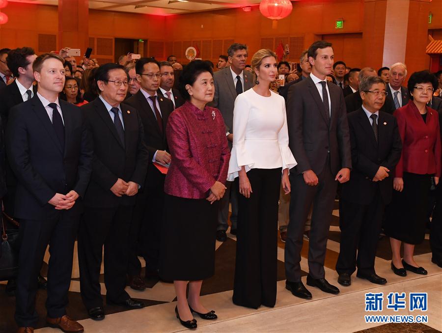 當(dāng)?shù)貢r(shí)間9月27日晚，正在華盛頓出席首輪中美社會(huì)和人文對(duì)話(huà)的國(guó)務(wù)院副總理劉延?xùn)|出席中國(guó)駐美國(guó)使館2017年國(guó)慶招待會(huì)。新華社記者殷博古攝