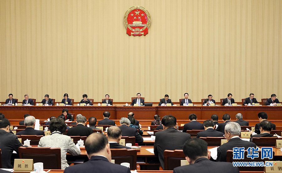 12月23日，十二屆全國人大常委會第三十一次會議在北京人民大會堂舉行第二次全體會議。張德江委員長出席。 新華社記者劉衛(wèi)兵攝