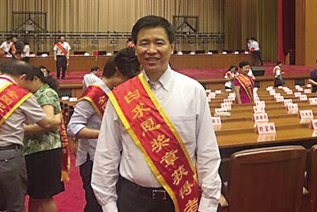 黃國寧被授予我國衛(wèi)生行業(yè)的最高榮譽&ldquo;白求恩獎章&rdquo;。