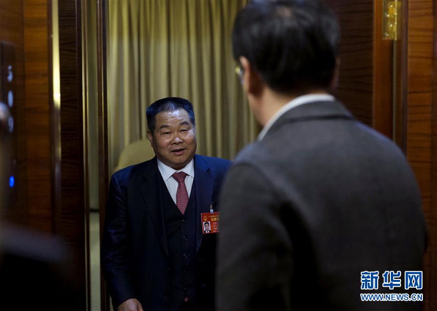 （兩會(huì)&middot;圖文互動(dòng)）（1）一場(chǎng)特殊的會(huì)客&mdash;&mdash;人大代表&ldquo;會(huì)見&rdquo;國家發(fā)改委司長