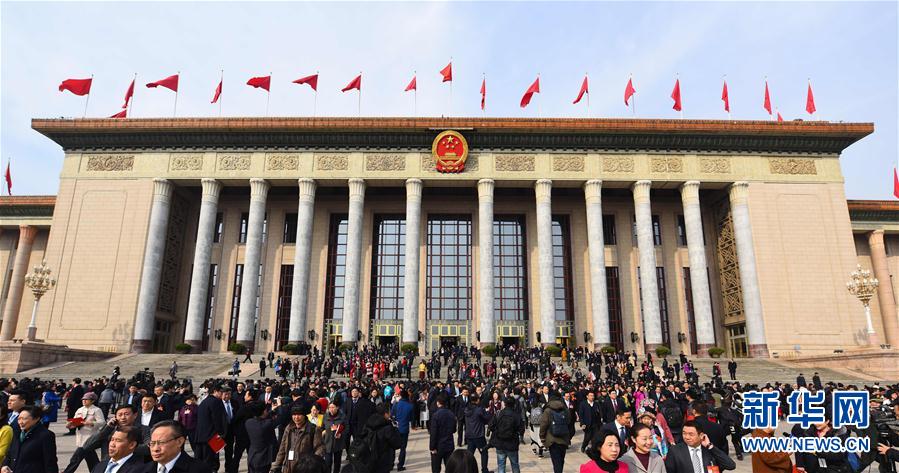 （兩會(huì)&middot;人大閉幕）（12）十二屆全國(guó)人大五次會(huì)議在北京閉幕