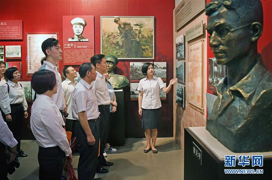 （新華全媒頭條&middot;圖文互動(dòng)）（7）全黨來一個(gè)大學(xué)習(xí)&mdash;&mdash;新時(shí)代中國共產(chǎn)黨人的理論自覺